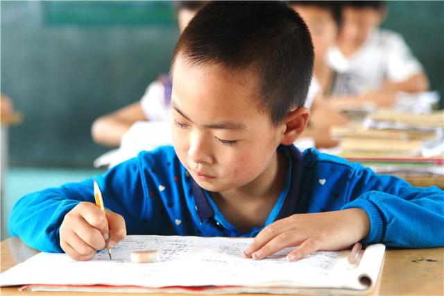 怎样给小学生补课，小学生到底要不要补课（别再给补习班交智商税）