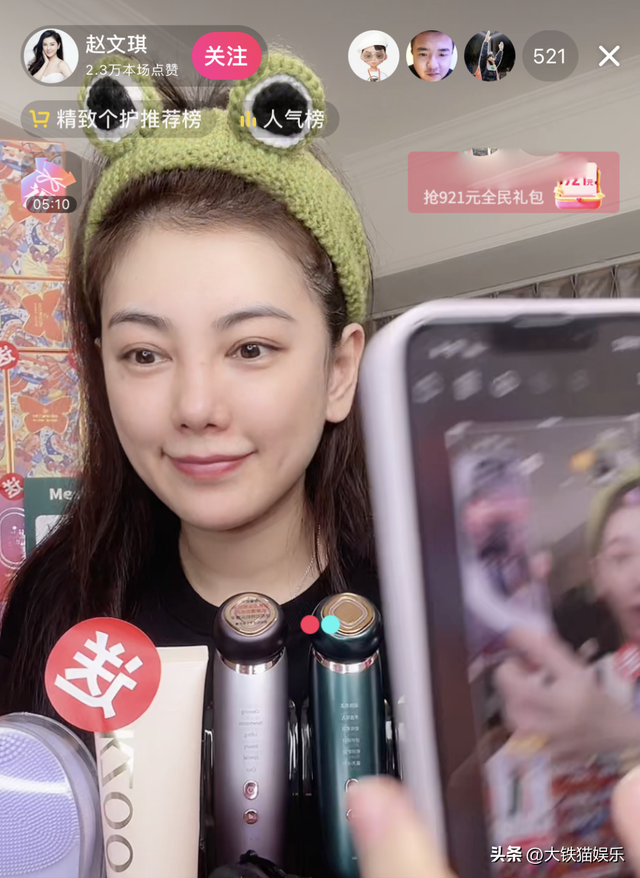 胡一菲娄艺潇是一个人吗，《爱情公寓》14年