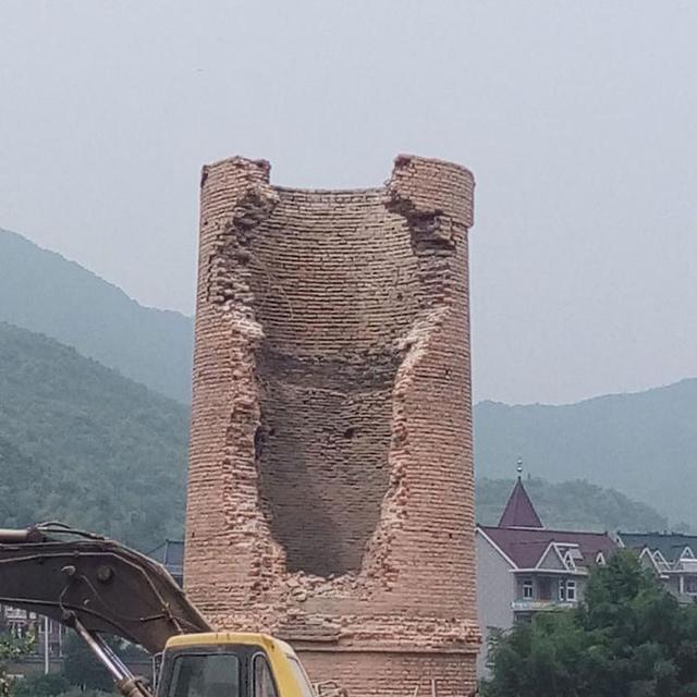 人工拆烟囱的正确方法，砖烟囱人工拆除方案（40米废弃砖烟囱人工拆除）