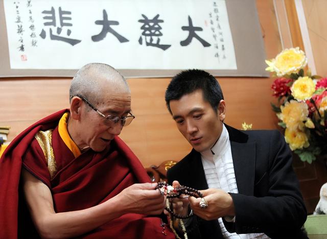 黄圣依老公是谁，回看这对“戏精夫妻”的过往