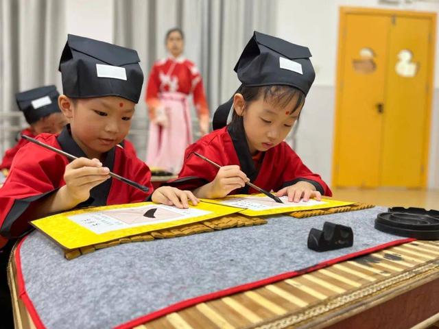 开笔礼祝愿孩子的话，开笔礼家长寄语（诺亚舟森林幼儿园大班开笔礼）