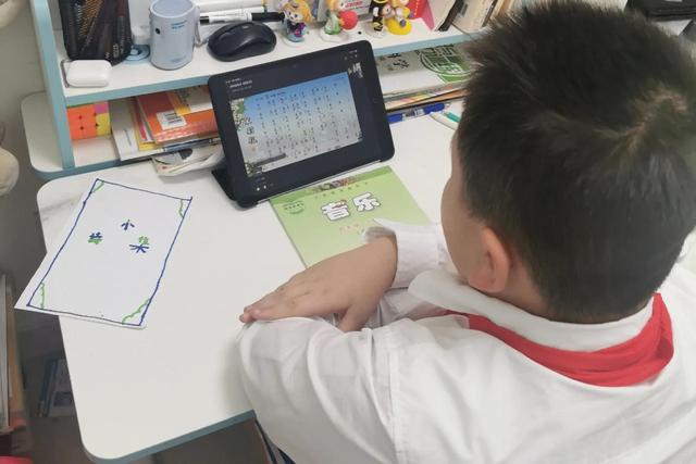 未成年如何快速赚钱，未成年怎么赚钱（打游戏每天挣100元）