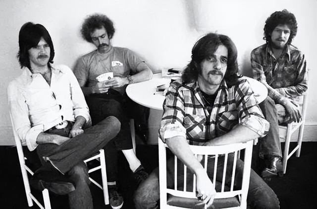 世界十大经典英文歌曲，欧美金曲排行榜（勾起你回忆的8首经典英文歌曲）