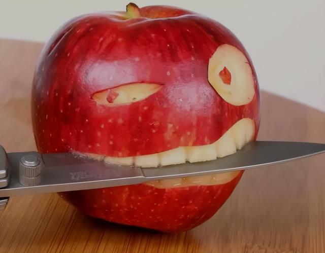 半夜吃苹果会胖吗，凌晨一点吃苹果会胖吗（什么时候吃苹果比较好）