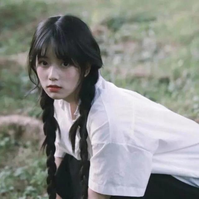 白色背景女生动漫头像 念七微信，白色背景女生动漫头像 念七（白色系女生头像）