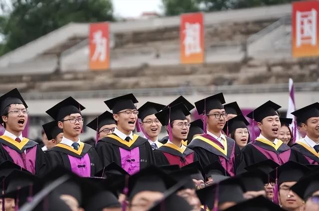 寒门学子和“官二代”的差距，就算同上清华也无法消弭，无奈躺平