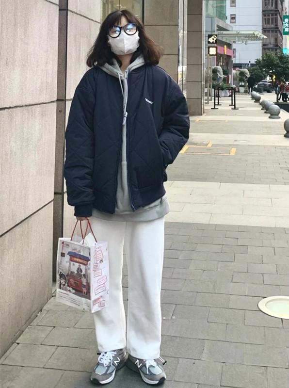 冬季卫衣怎么叠穿出层次感，卫衣混搭叠穿（冬天流行一种穿法）