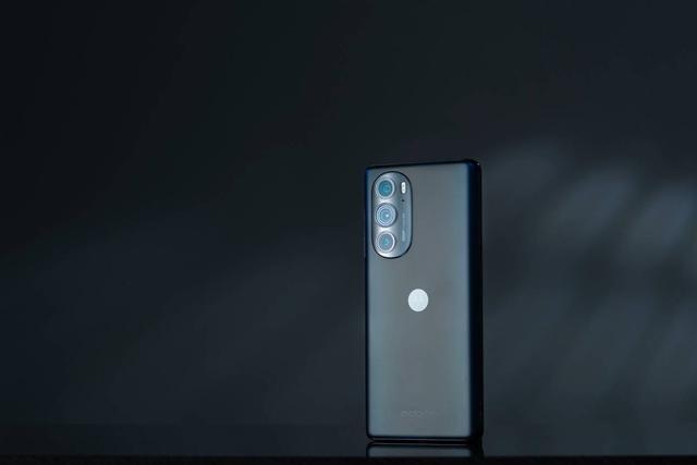 摩托罗拉x30，摩托罗拉x30有什么缺点（+骁龙8+144Hz）