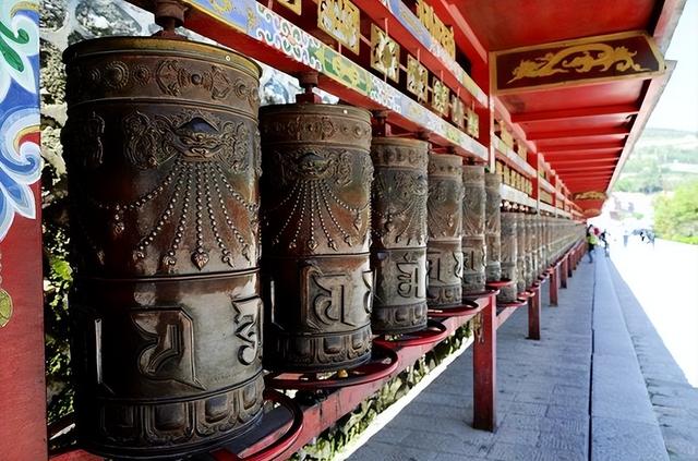 拉萨到日喀则怎么安排行程，从拉萨到日喀则的自驾旅行
