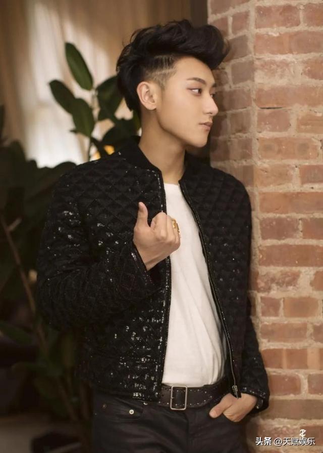 黄子韬,黄子韬旗下艺人(走进演艺圈了解,认识拼搏奋斗的男歌手,演员