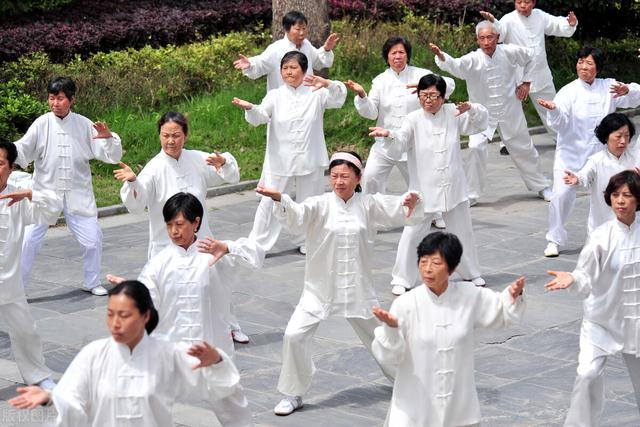 太极拳有什么好处，太极拳有什么好处与功效（练习太极拳的好处）