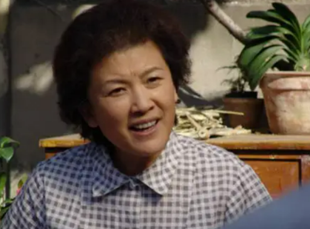 假如幸福来临的演员，假如幸福来临的演员表张露（宋春丽：和教授丈夫结婚42年）