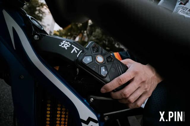 手机摄像头打不开，手机qq上摄像头打不开了怎么回事（一款货真价实的三防手机）