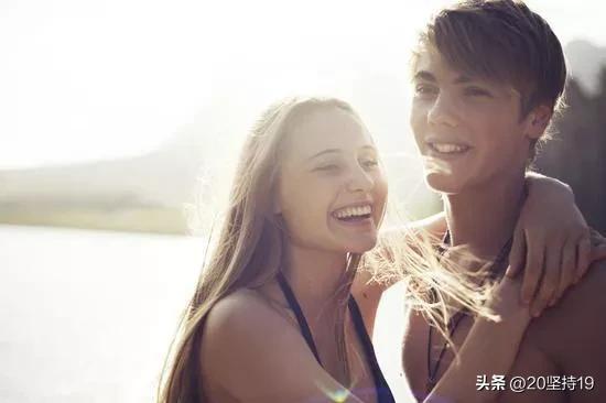 古人言女大三女大四，抱金砖”是什么意思吗