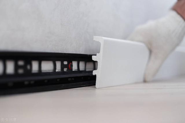 踢脚线用什么材料好，什么是隐形踢脚线 踢脚线用什么材料好（装修踢脚线用什么材质好）