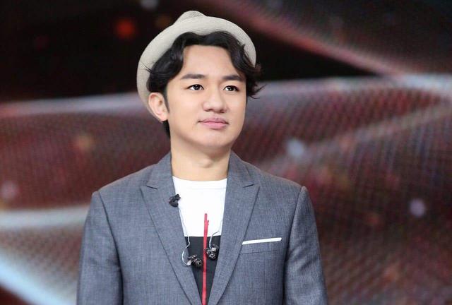 王祖蓝个人资料，歌手王祖蓝的资料（一家六口米其林餐厅被偶遇）