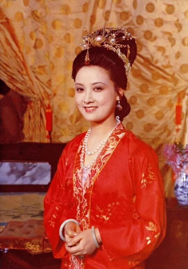 张国立的婚姻史，张国立与罗秀春离婚34年
