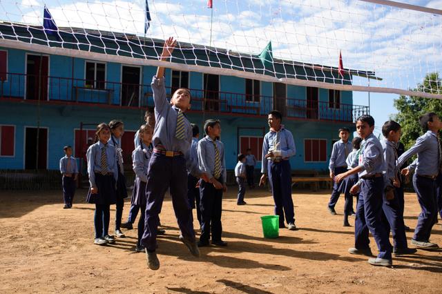 尼泊尔是哪个国家，尼泊尔是哪个国家的殖民地（尼泊尔，穷啥不能穷学生！）