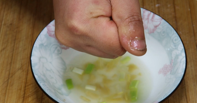 肉丸子怎么做又滑又嫩，肉丸子如何做的又嫩又滑（这才是肉丸子正确做法）