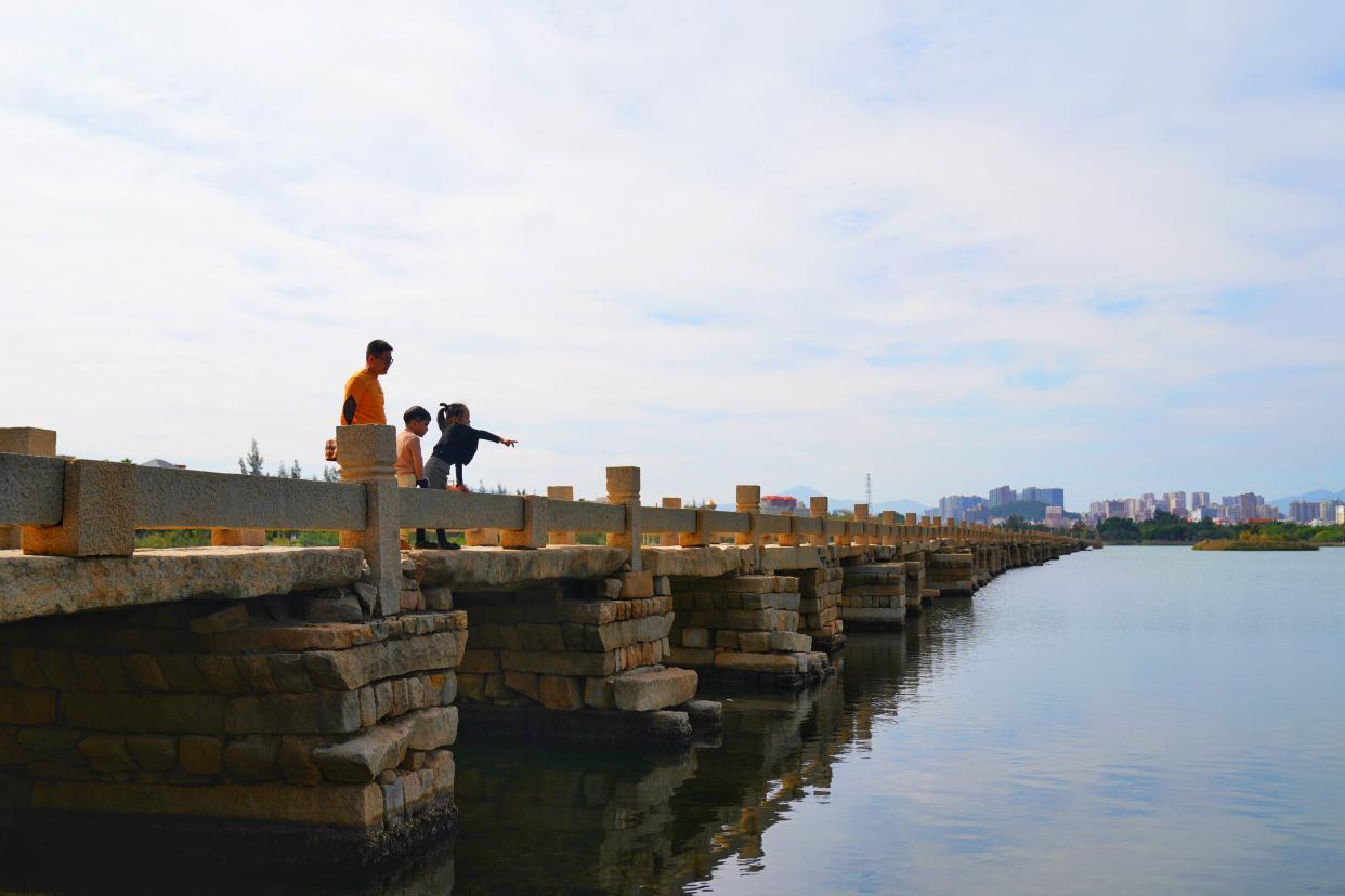 南宋時期,泉州人建造了一座大橋橫跨於晉江市安海鎮與南安市水頭鎮