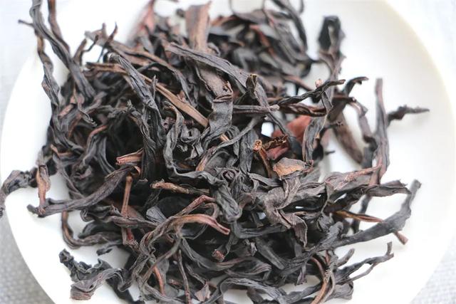 凤凰单丛茶的品种分类，凤凰单丛茶有几种品种（凤凰单丛十大香型）