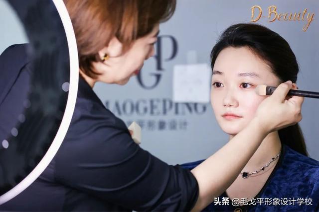 毛戈平化妆品产品介绍，毛戈平化妆品创始人（毛戈平MGP携手抖音美妆打造专业彩妆学院）