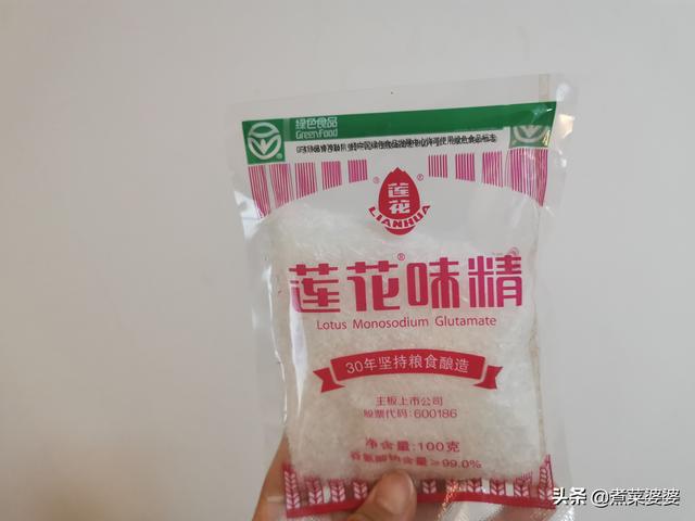 鸡精和味精有什么区别，鸡精与味精的区别,哪个对身体好（“鸡精”和“味精”有啥区别）