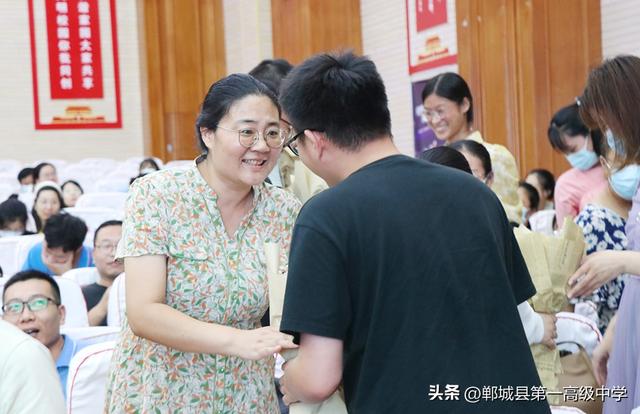 教师履职总结，教师个人近三年工作总结（郸城一高举行导师制工作总结表彰暨新进教师拜师仪式）