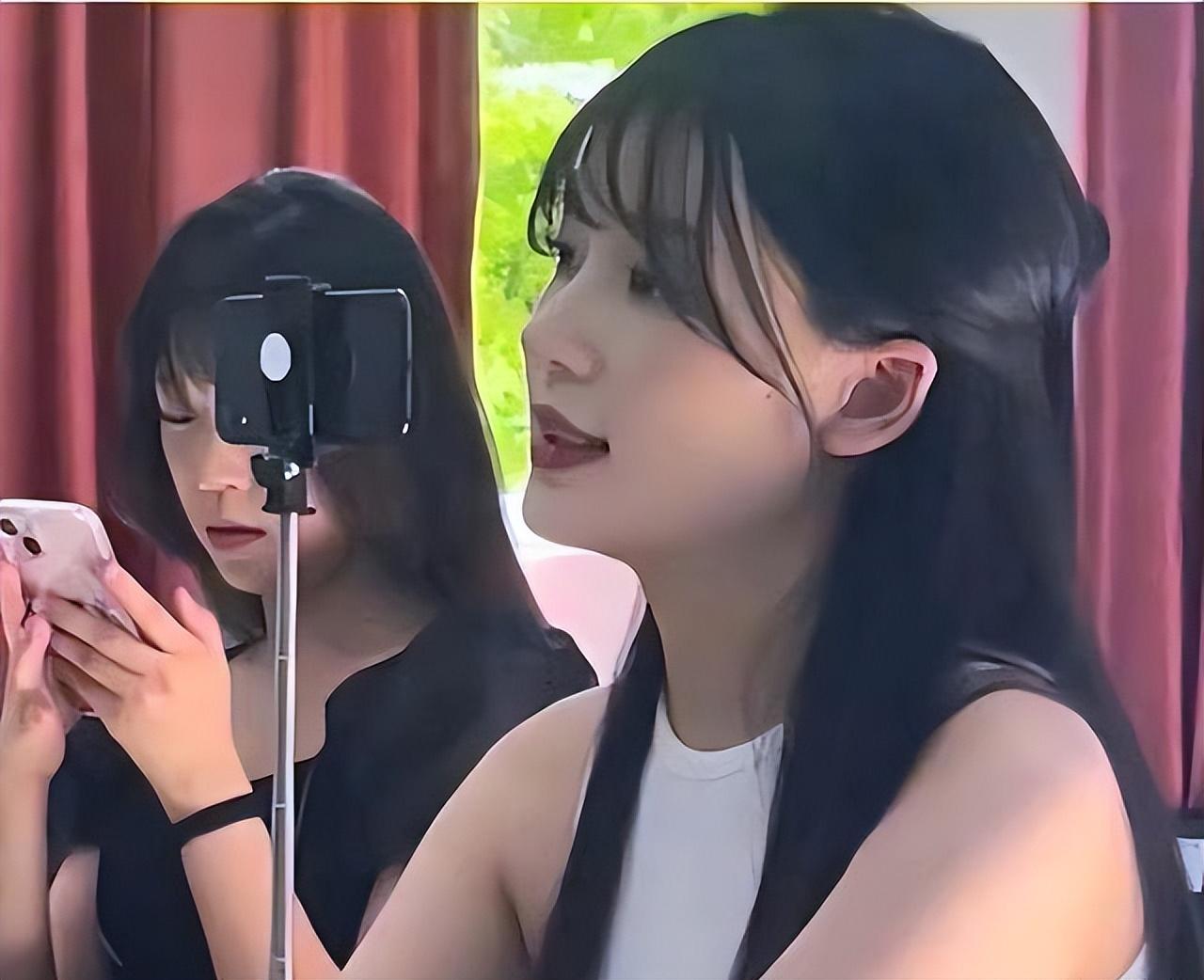 学校女神老师（成都一美女教师惹人关注）