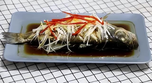 烤鱼用什么鱼最好，什么鱼做烤鱼好吃（错过了就要等一年）