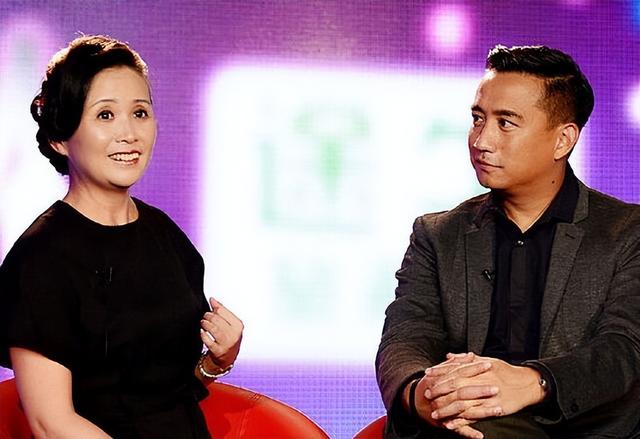 一瓶白酒，一颗“蛋蛋”，“人生导师”乐嘉的毁灭史