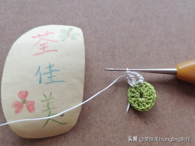 钩针编织小花朵，钩针编织花朵简单易学（新手半个小时就可以钩出来送给自己）