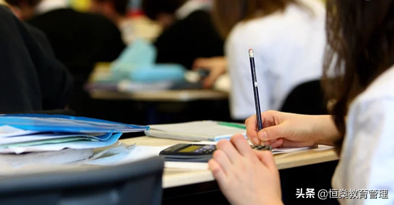 经济学学士学位包括哪些专业，经济学学士学位包括哪些专业的（2022高考如何填好经济学类专业志愿）