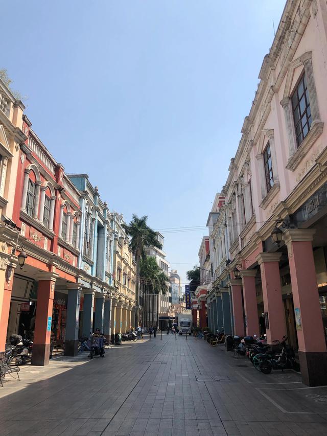 华盖山是什么，华盖山栈道悠闲游