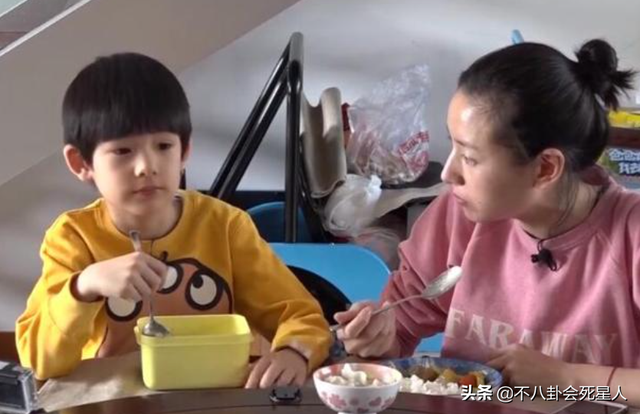 妈妈是超人第一季，姨母心是个什么意思（《妈妈是超人》9位萌娃现状）