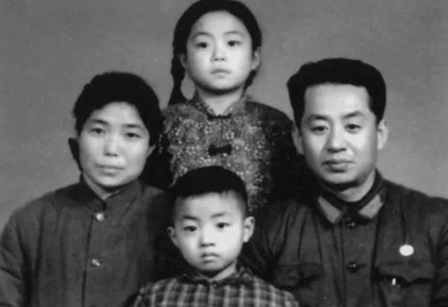 金星是哪里人，金星有人吗（金星：领过3次结婚证）