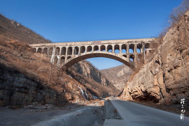 遥看瀑布挂前川的遥看是什么意思，遥看瀑布挂前川的遥是什么意思啊（已是悬崖百丈冰）
