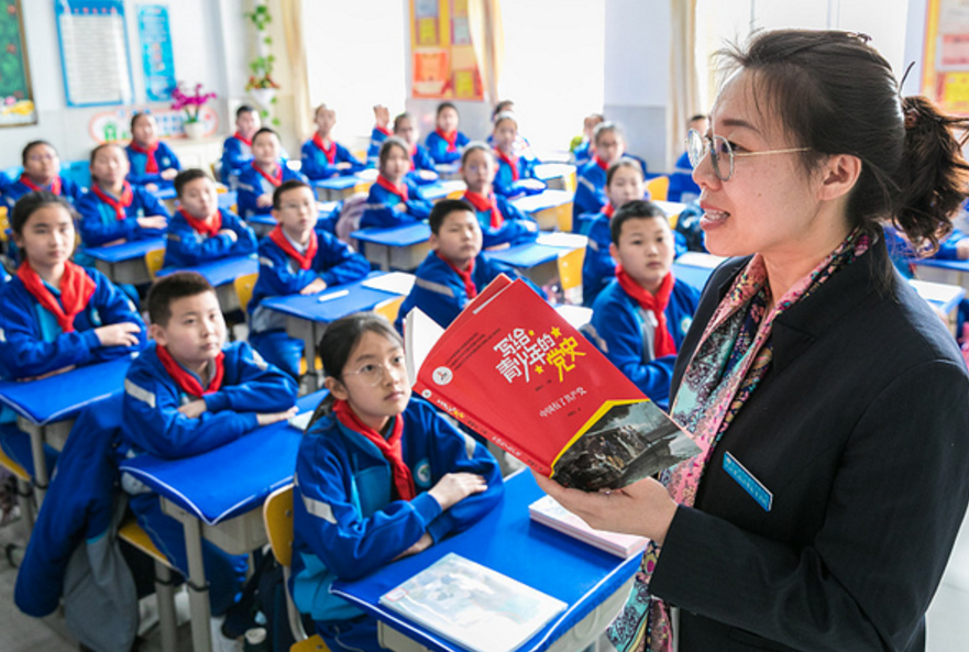 当专科学校老师的条件（大专生清华当老师）