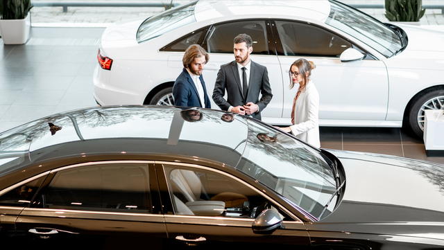 特斯拉车比丰田多赚，特斯拉比丰田市值高（特斯拉净赚比丰田多8倍）