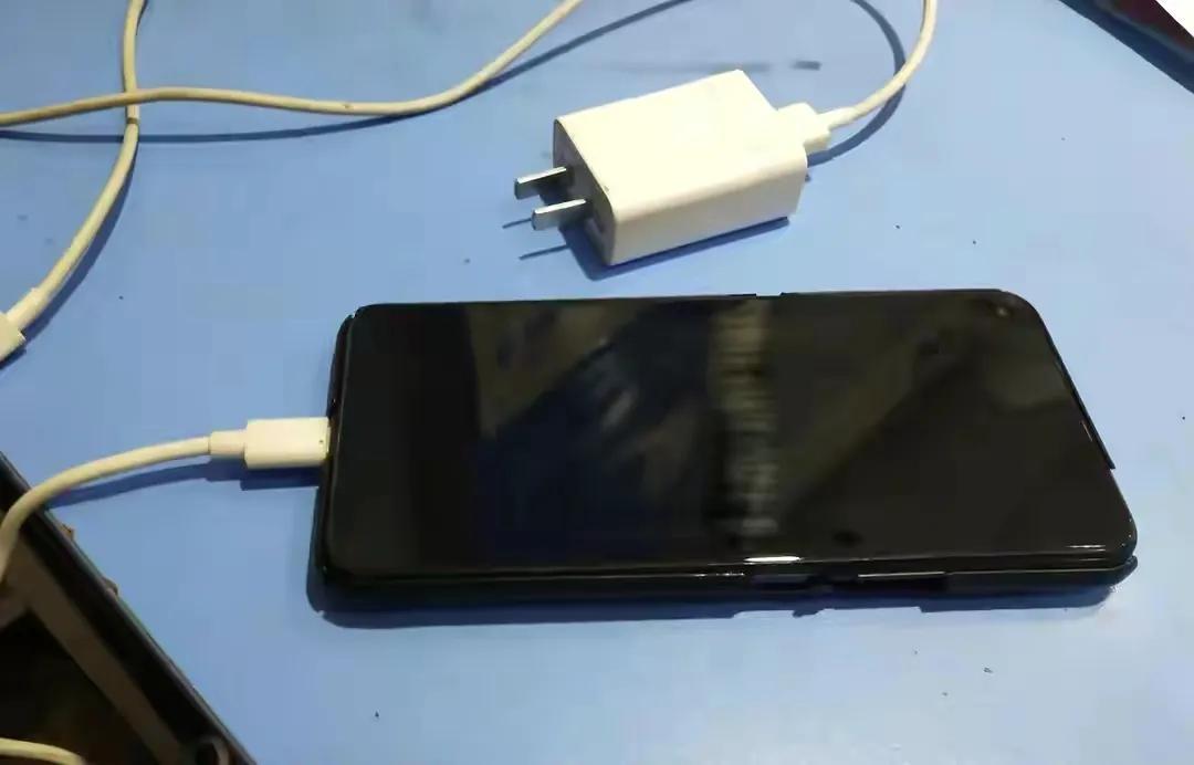 手机有时候充不进去电是怎么回事（手机充不进电解决方法）