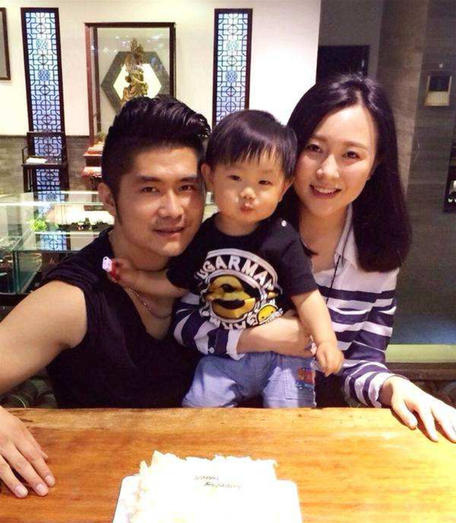 潘长江和潘阳现状，他那嫁给10亿富豪的女儿潘阳