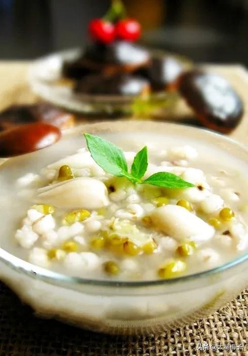 绿豆百合汤的功效与作用,绿豆百合汤(绿豆百合汤的做法)