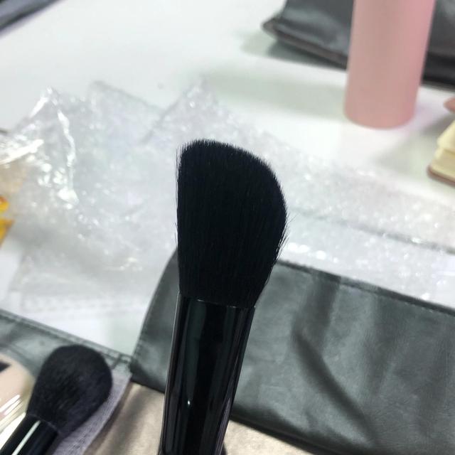 化妆初学者必备化妆工具，化妆初学者必备化妆工具图片（学化妆第一课：化妆工具的认识）