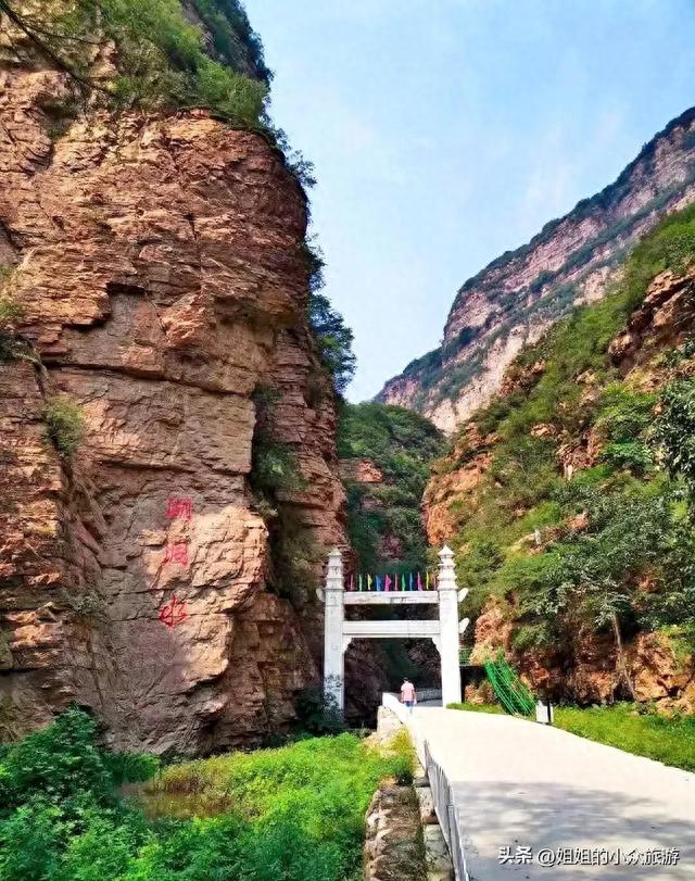 惊喜不断的湖洞水景区