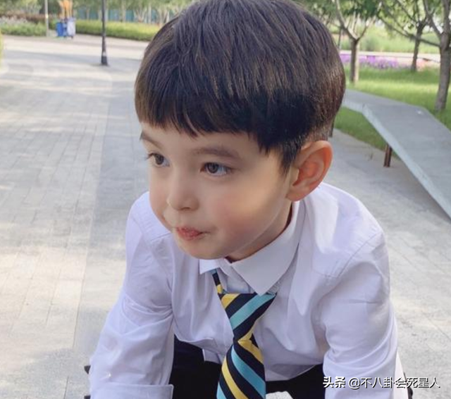 妈妈是超人第一季，姨母心是个什么意思（《妈妈是超人》9位萌娃现状）