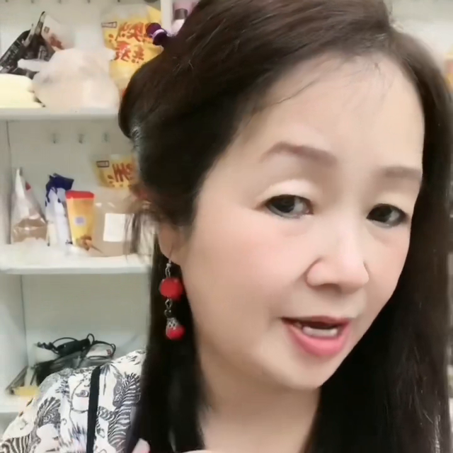 直板夹怎么卷发，直板夹怎么卷后面的头发（直发卷发器使用方法教程#卷发神器）