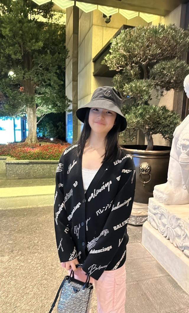 李湘女儿近照李湘晒王诗龄近照，李湘回应王诗龄汉服造型