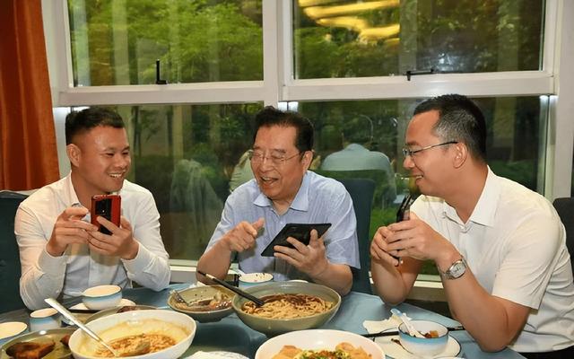 李双江：溺爱小儿子李天一，却疏忽了大儿子李贺，我的亲情有悔恨