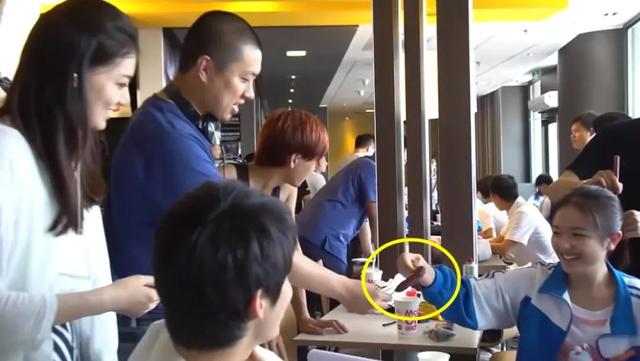 李兰迪男朋友是谁，李兰迪小到大没变（张新成李兰迪同游泰国）