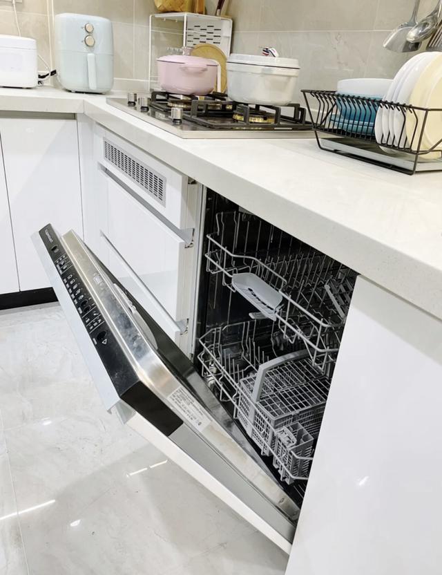 厨房吊顶一般多高，厨房吊顶多少的高度（厨房一定照顾到“10个细节”）